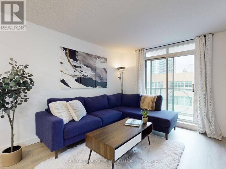 Property Photo:  212 Eglinton Avenue 1005  ON M4P 1K4 