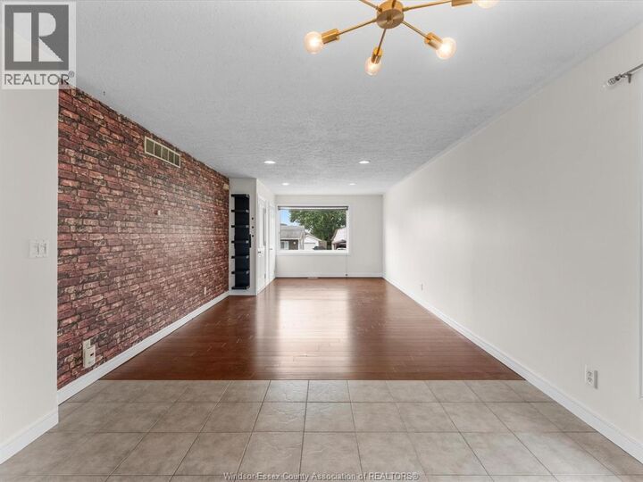 Property Photo:  294 Erieview Drive  ON N9Y 1M4 