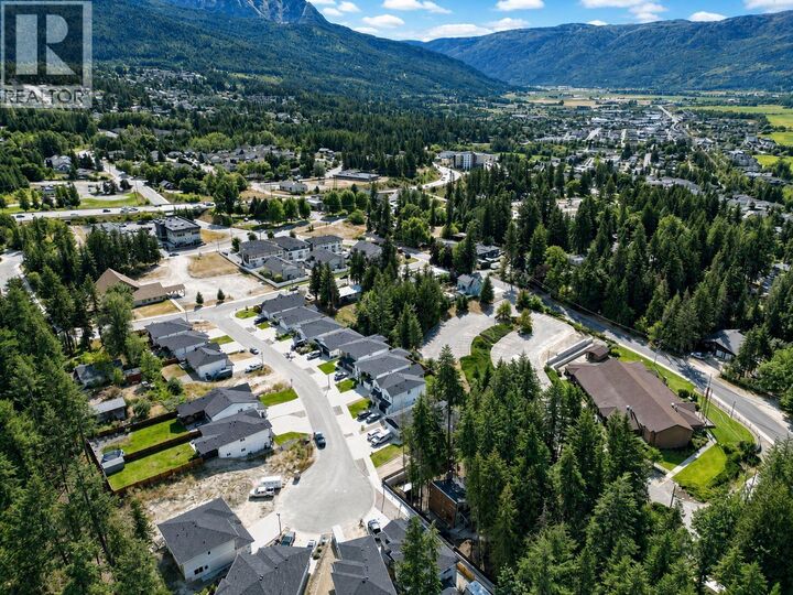 Property Photo: 1450 21 Street Northeast BC V1E 0G8