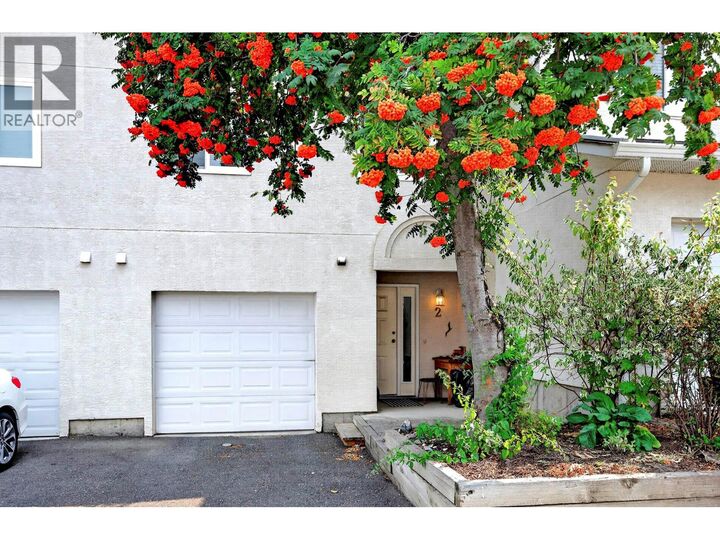 Property Photo:  2050 Qu'Appelle Boulevard 2  BC V2E 2R4 
