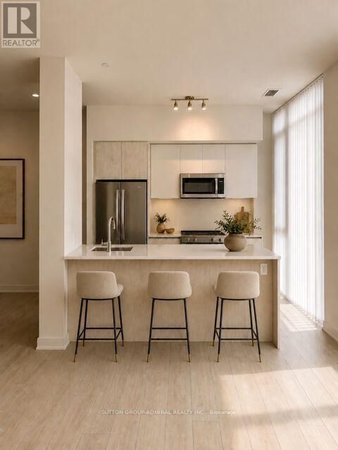 Property Photo: 5858 Yonge Street Th10 ON M2M 0C6