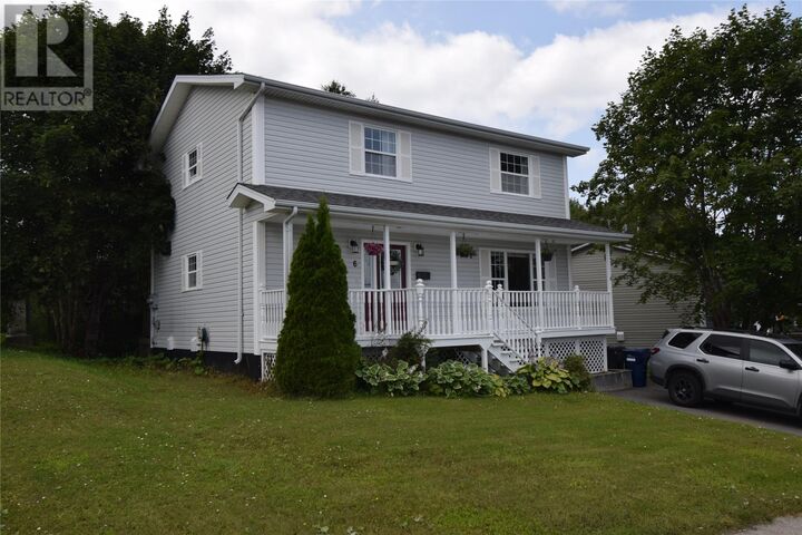 6 Marshall Crescent — photo 1