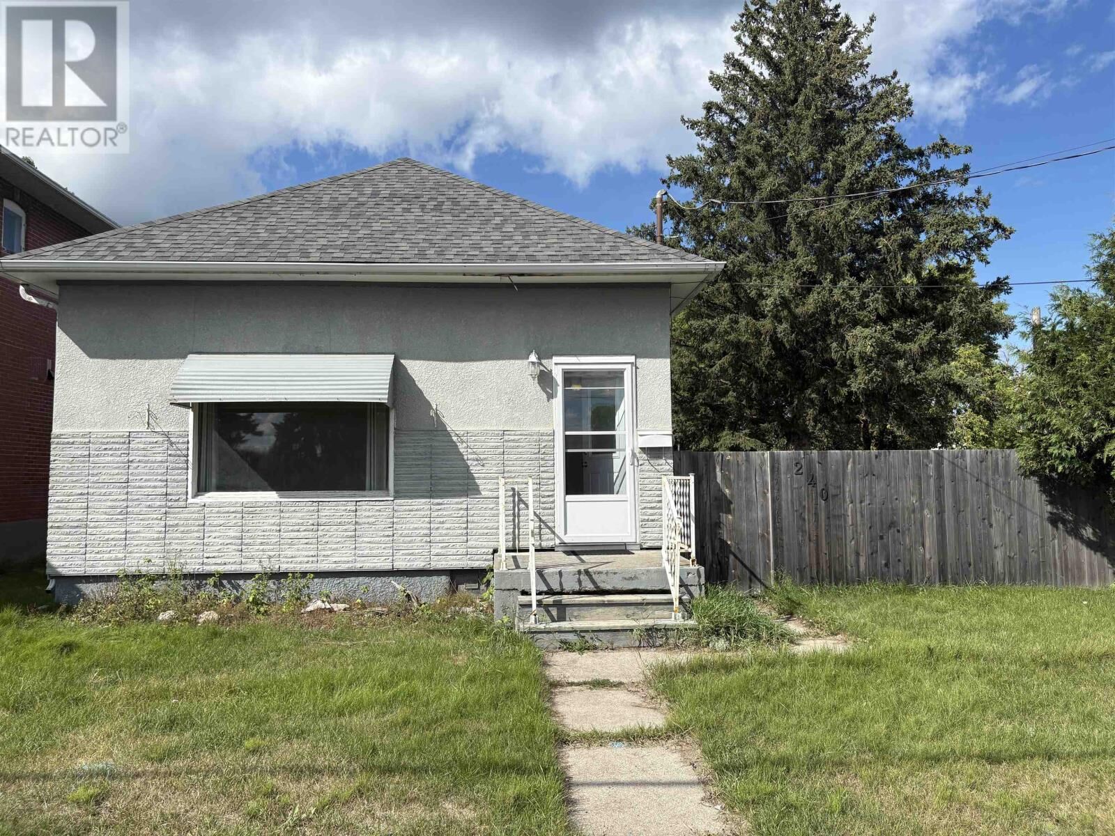 Property Photo:  240 Third St W  ON P9A 3A5 