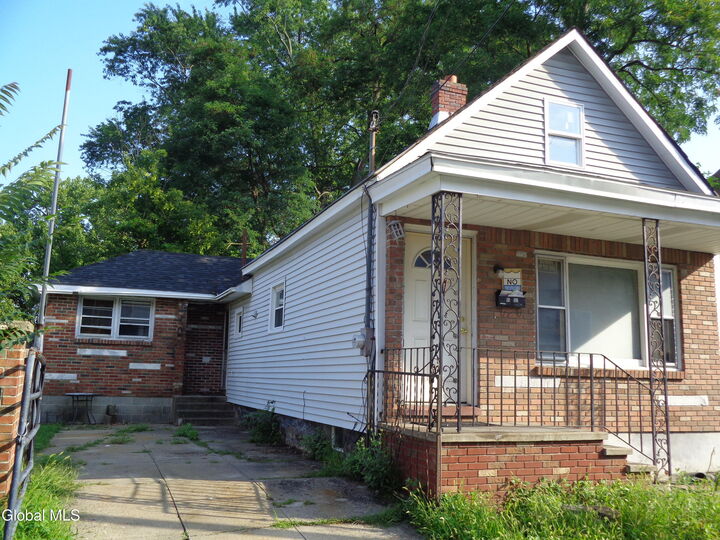 Property Photo: 1552 4th Avenue NY 12303