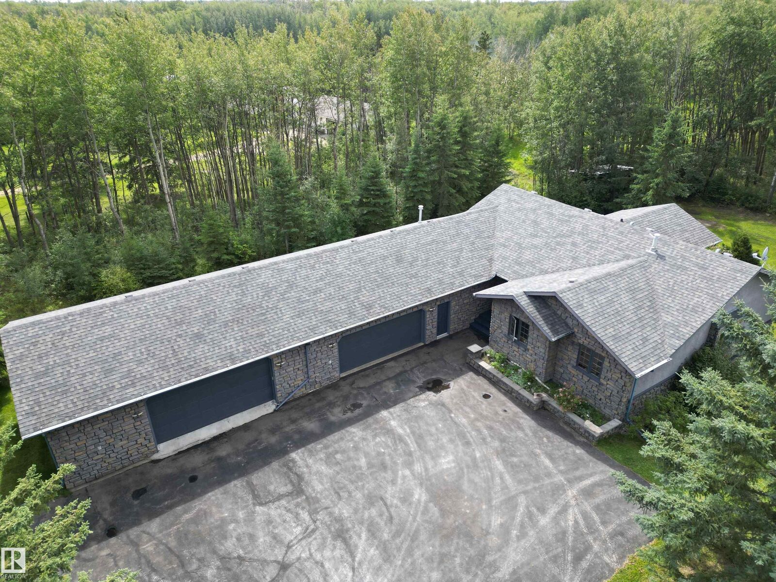 Property Photo: 51350 Rge Road 224 133 AB T8C 1H3
