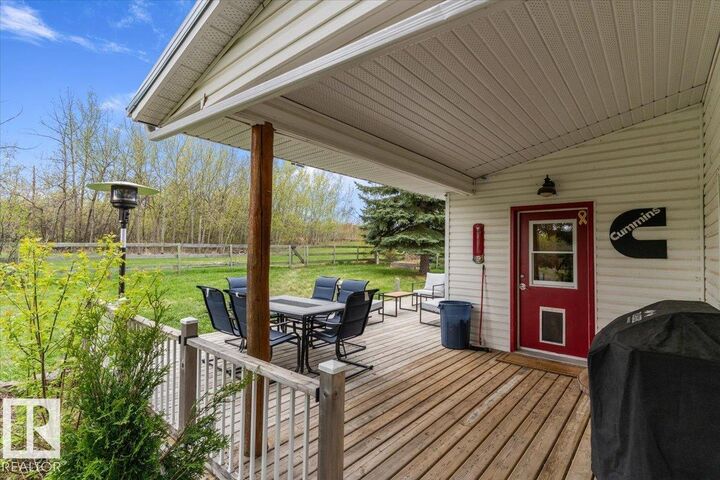 Property Photo:  20511 Twp Rd 502  AB T0B 4J2 