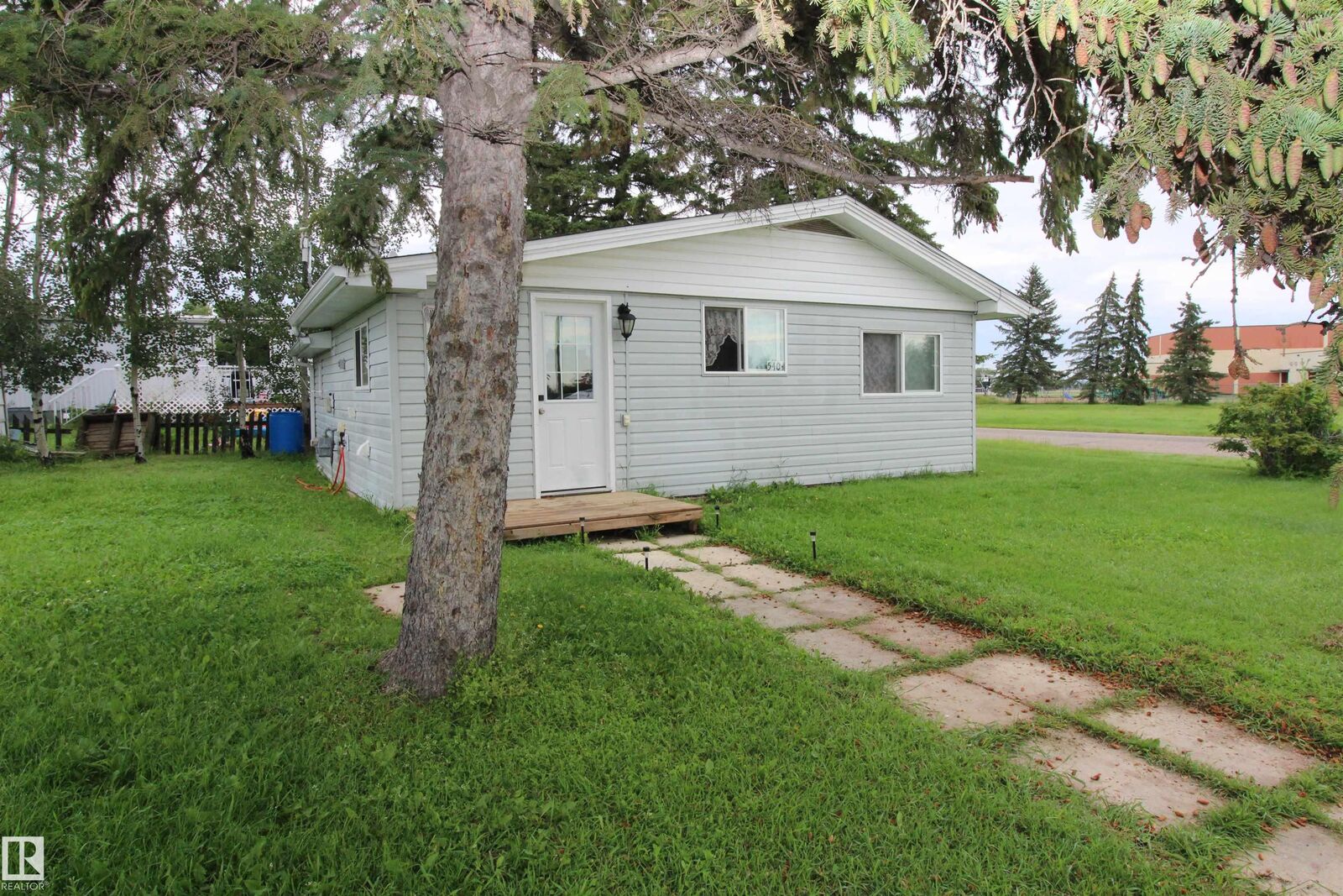 Property Photo: 5404 52 Street AB T0G 0P0