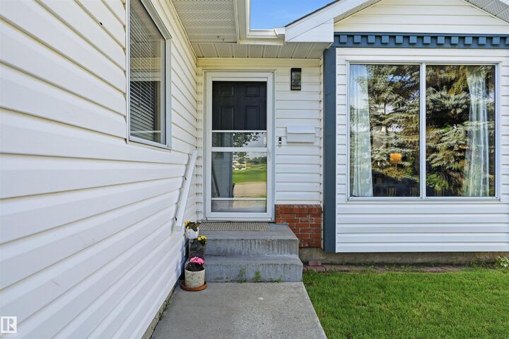 Property Photo:  18639 72 Avenue NW  AB T5T 5T5 