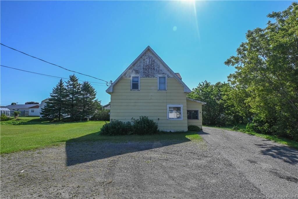 Property Photo:  45 Du Pêcheur Street  NB E8T 1K4 