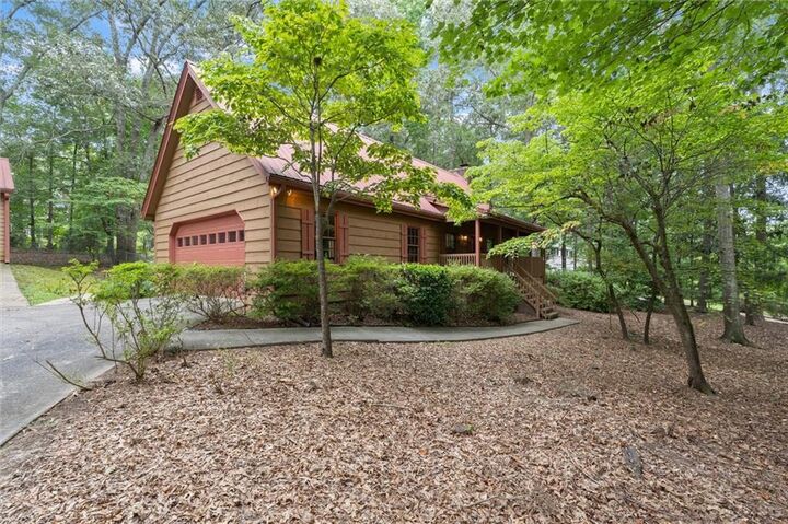 Property Photo: 2932 Village Drive GA 30062