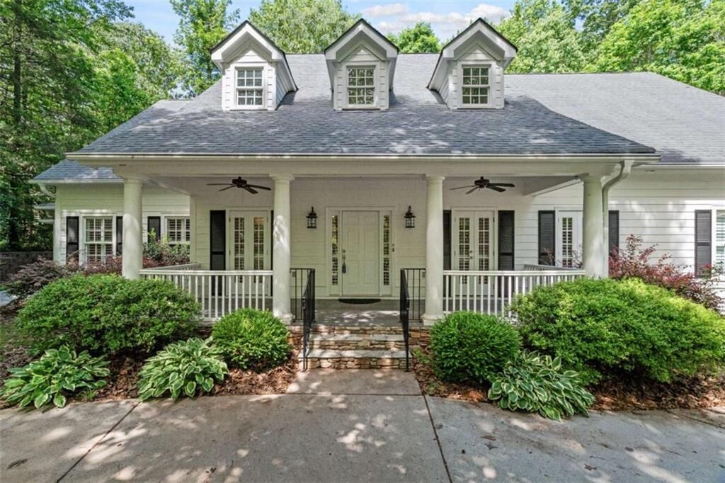 Property Photo:  2058 Sewanee Court  GA 30180 