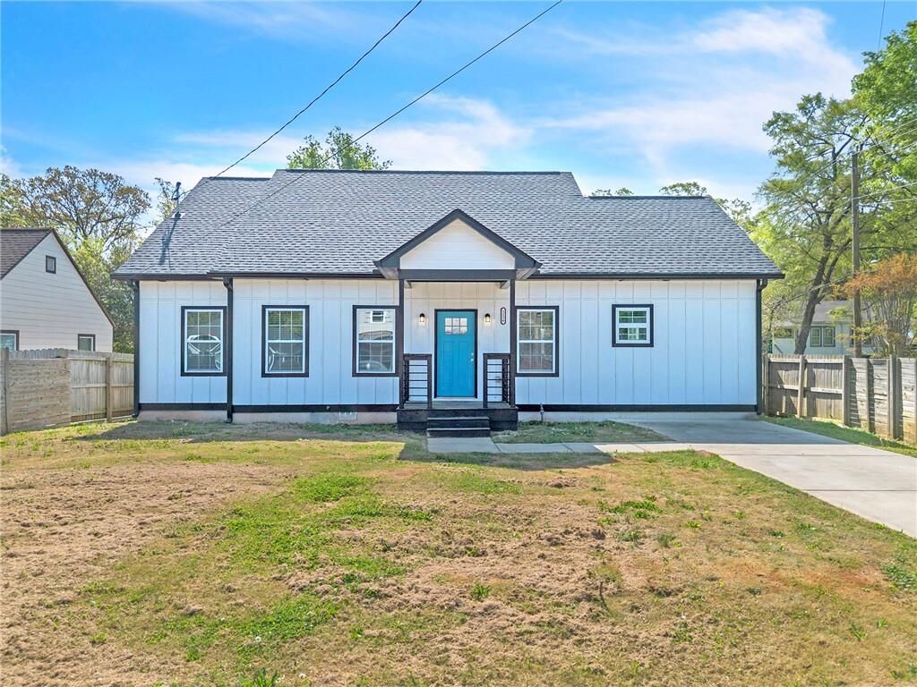 Property Photo: 1136 Oak Knoll Terrace SE GA 30315