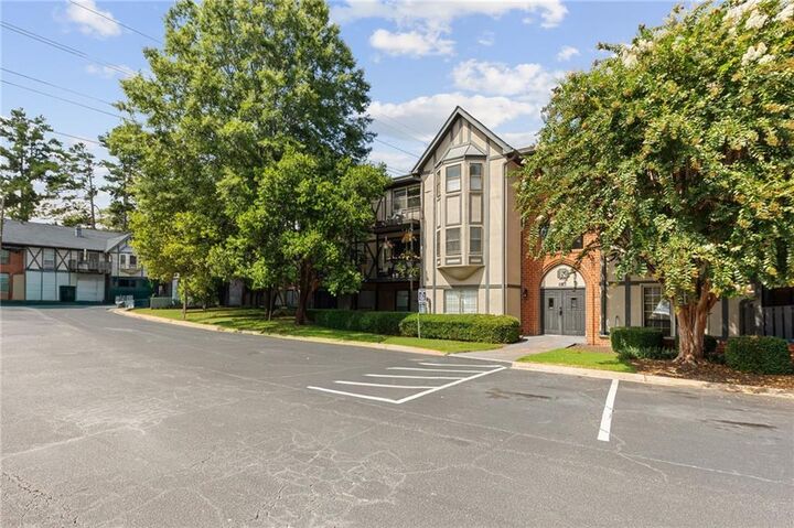 Property Photo: 6851 Roswell Road K24 GA 30328