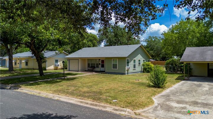 Property Photo: 437 Wallace Street TX 78155