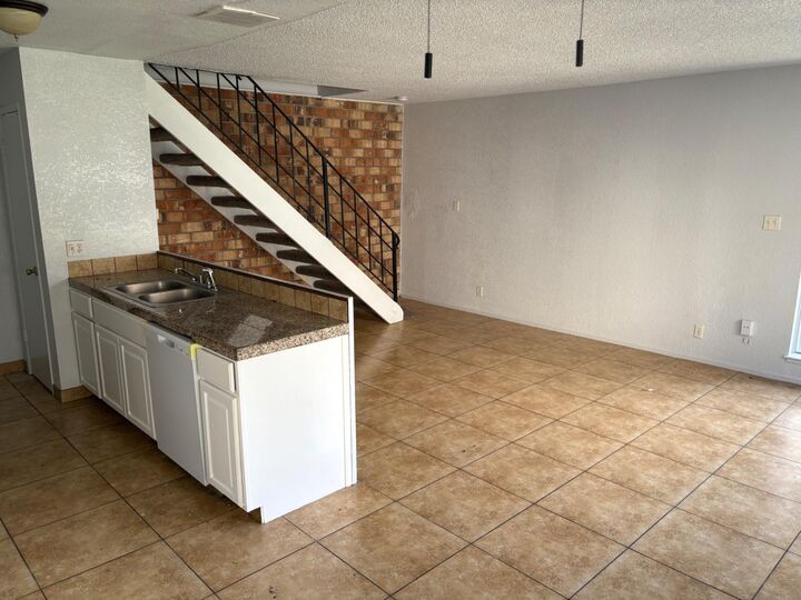 Property Photo: 4924 N Holt 103 CA 93705