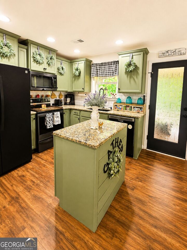 Property Photo: 279 Stane Brook Court GA 30233