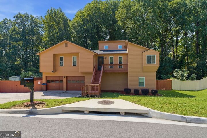 Property Photo: 2890 Creekwood Lane NW GA 30044