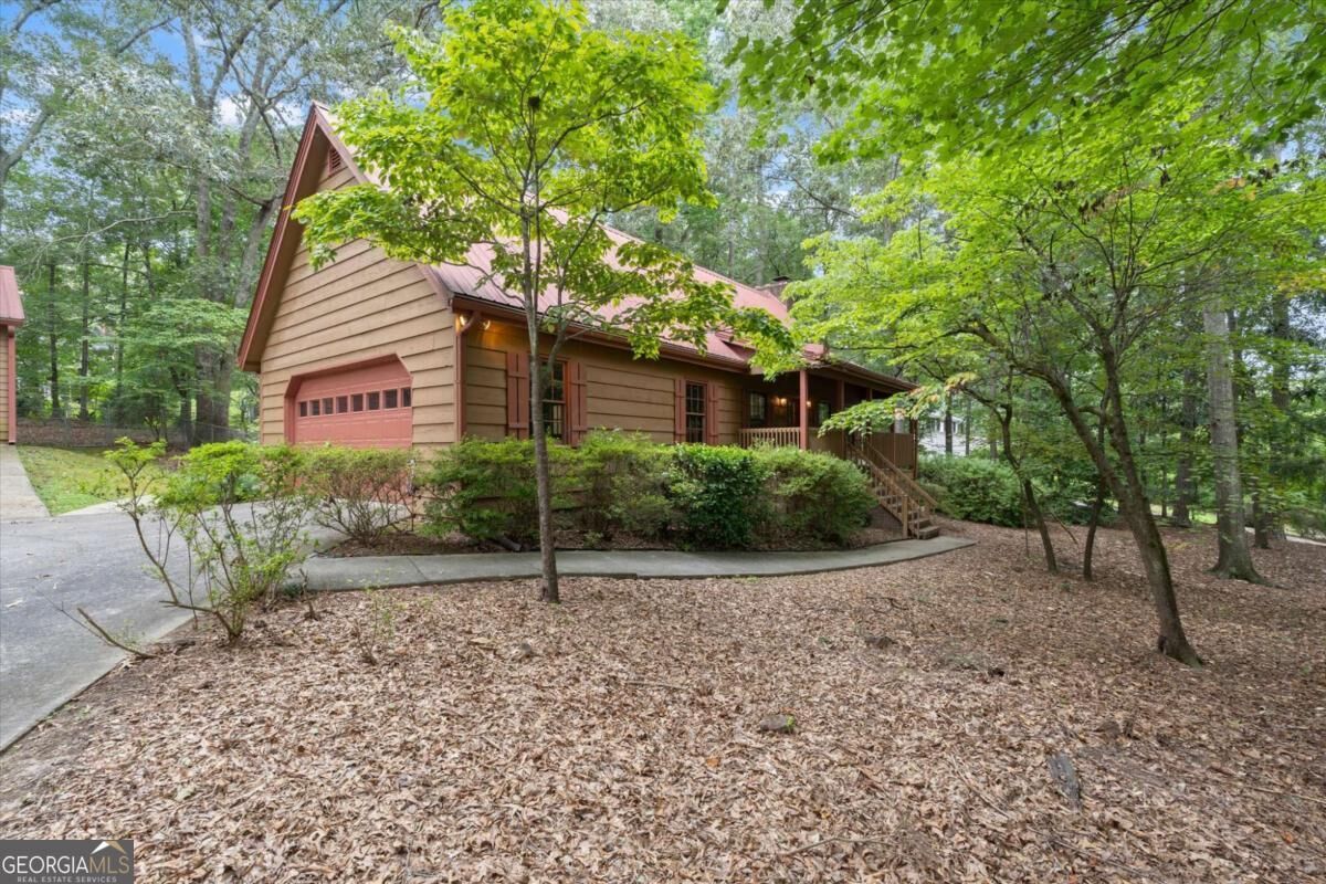 Property Photo: 2932 Village Drive GA 30062