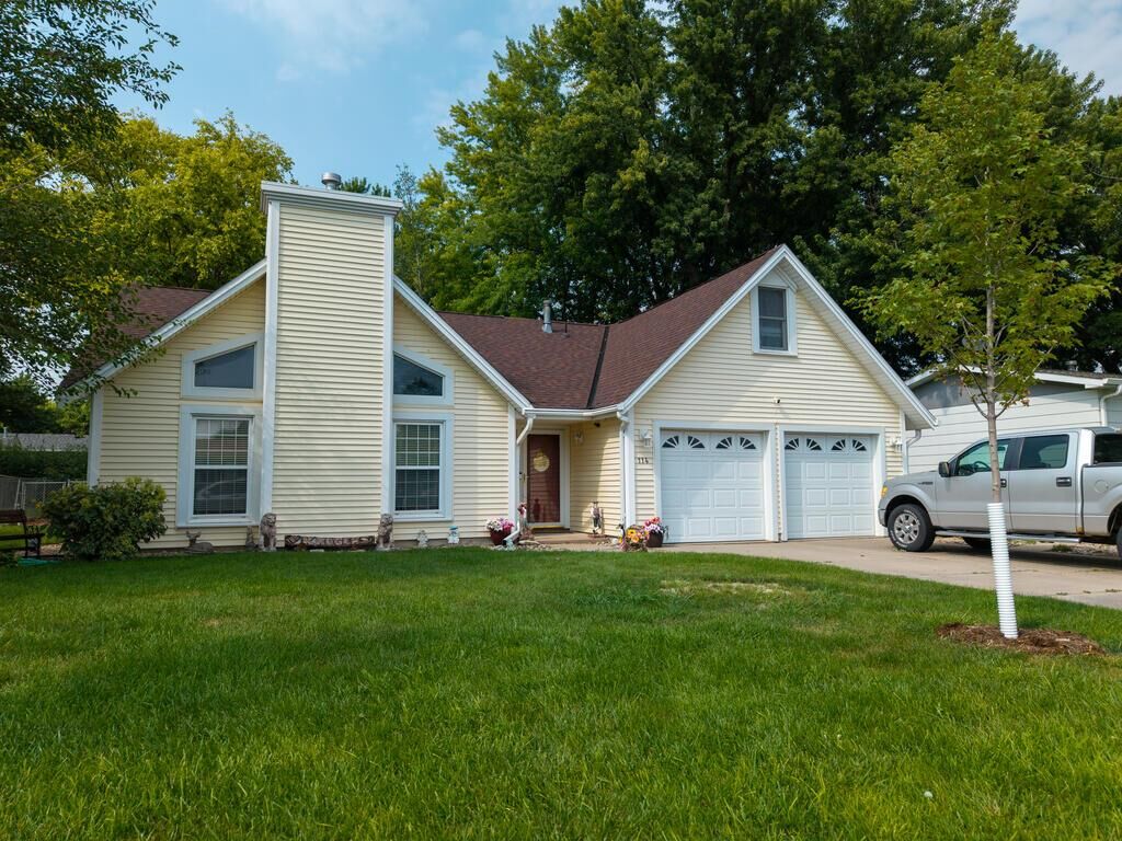Property Photo: 114 W H St NE 68901