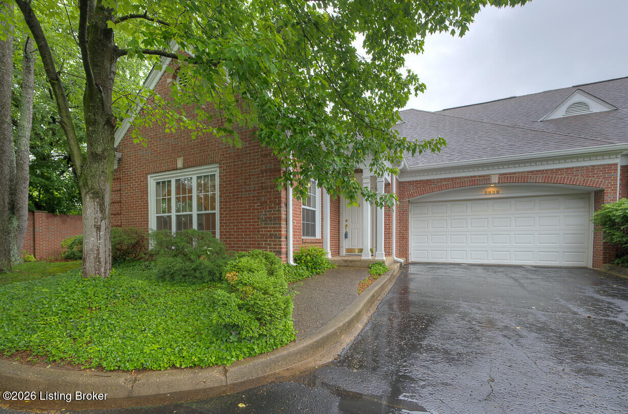 Property Photo:  5939 Ashwood Bluff Dr  KY 40207 