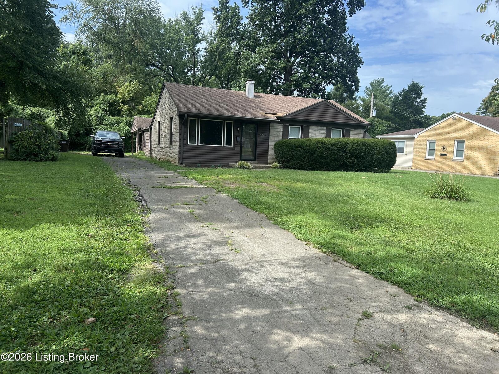 Property Photo:  1208 Gallant Fox Run Rd  KY 40242 