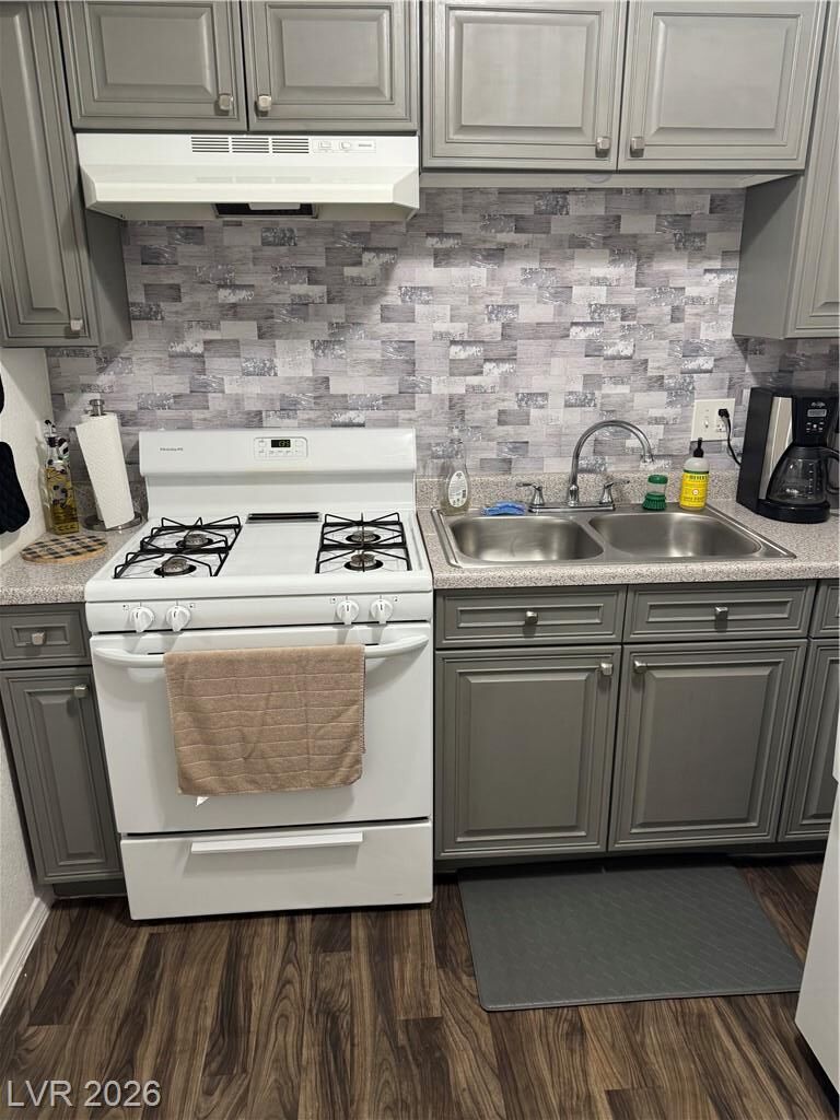 Property Photo: 3982 Voxna Street NV 89119