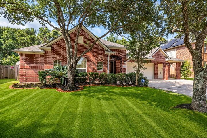 Property Photo: 12807 Winding Manor Drive TX 77044