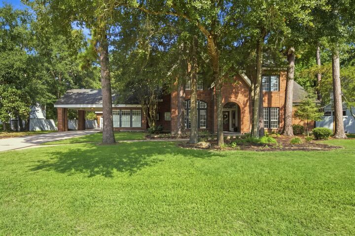 Property Photo: 23 S Brokenfern Drive TX 77380