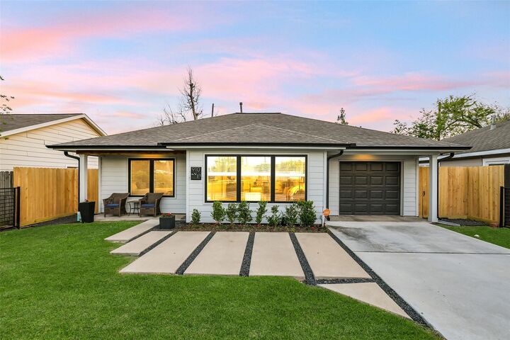 Property Photo: 910 Algregg Street TX 77009