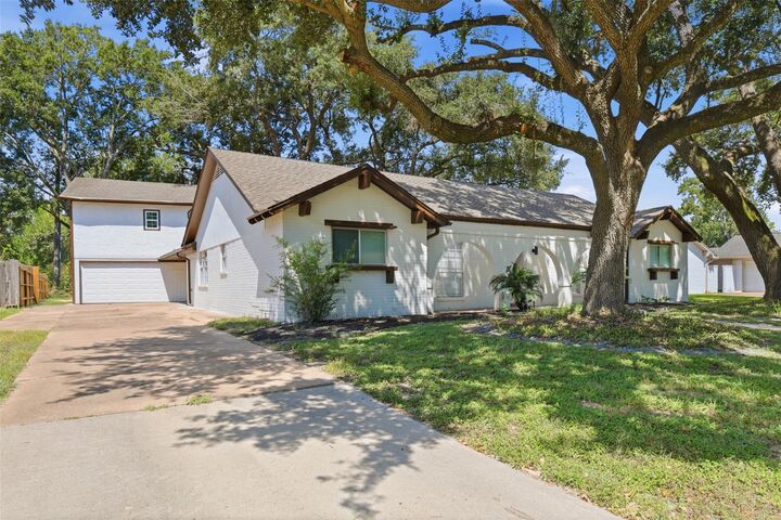 Property Photo: 11507 Barwood Bend Drive TX 77065