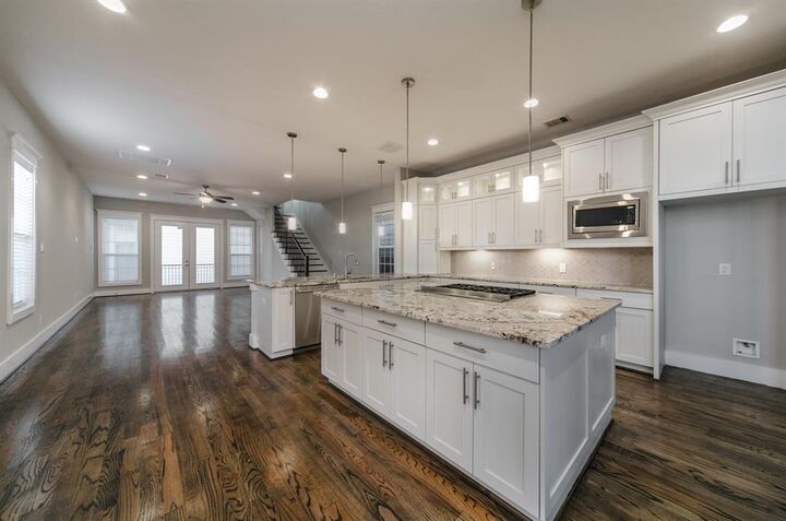 Property Photo: 402 W 28th Street TX 77008