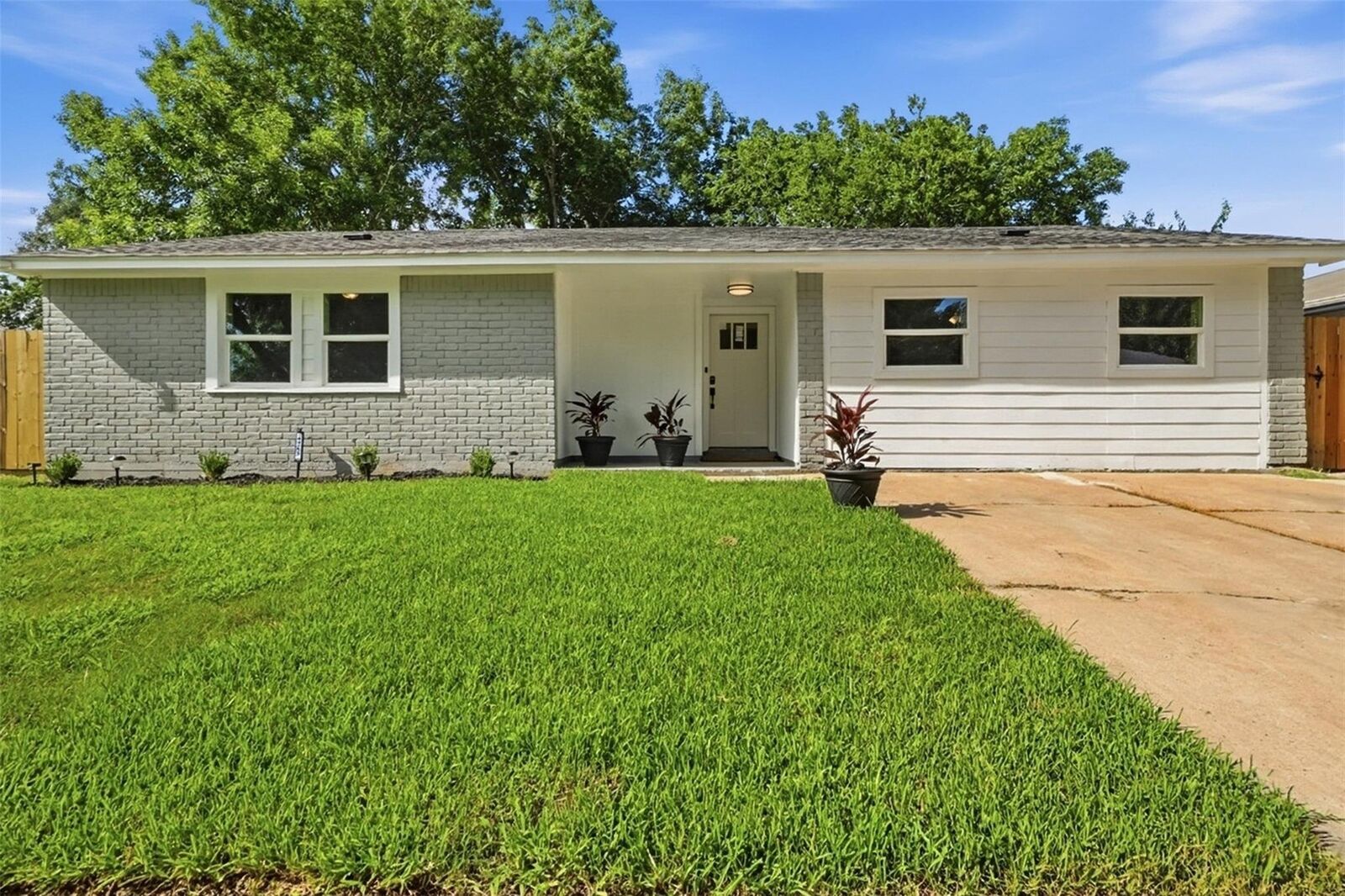 Property Photo: 4767 Beechaven St TX 77053