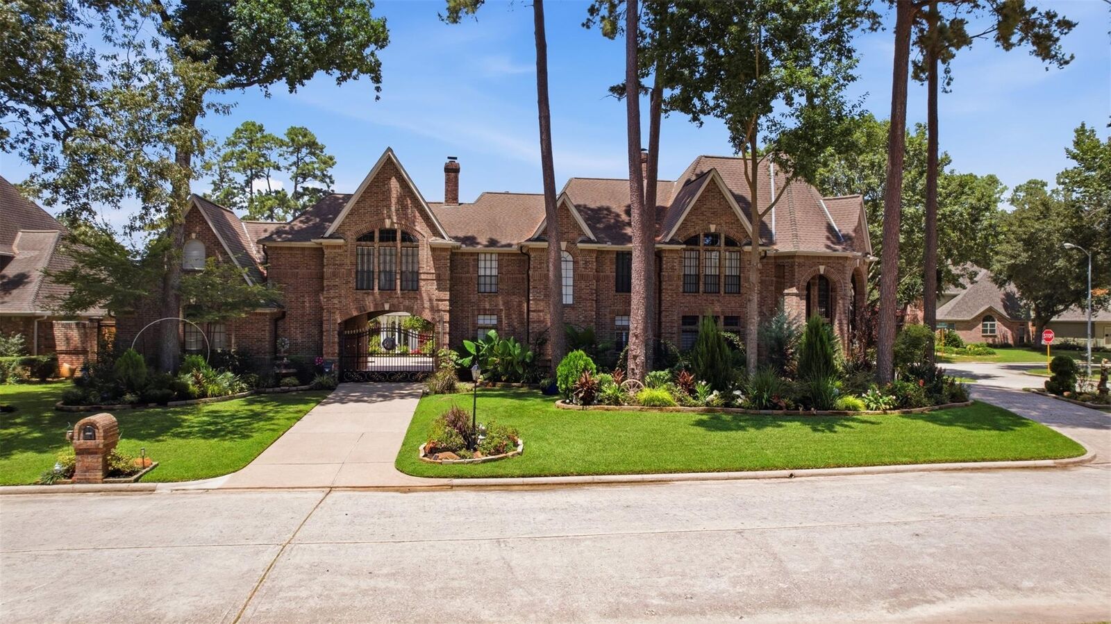 Property Photo: 5202 Norborne Lane TX 77069