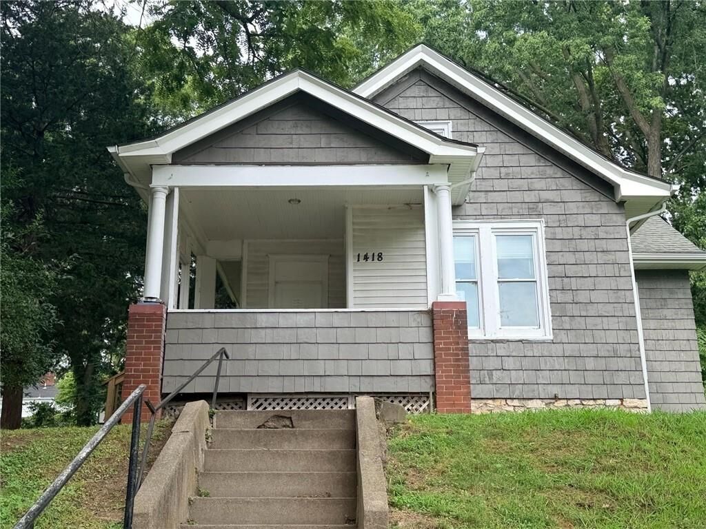 Property Photo:  1418 6th Avenue  KS 66048 