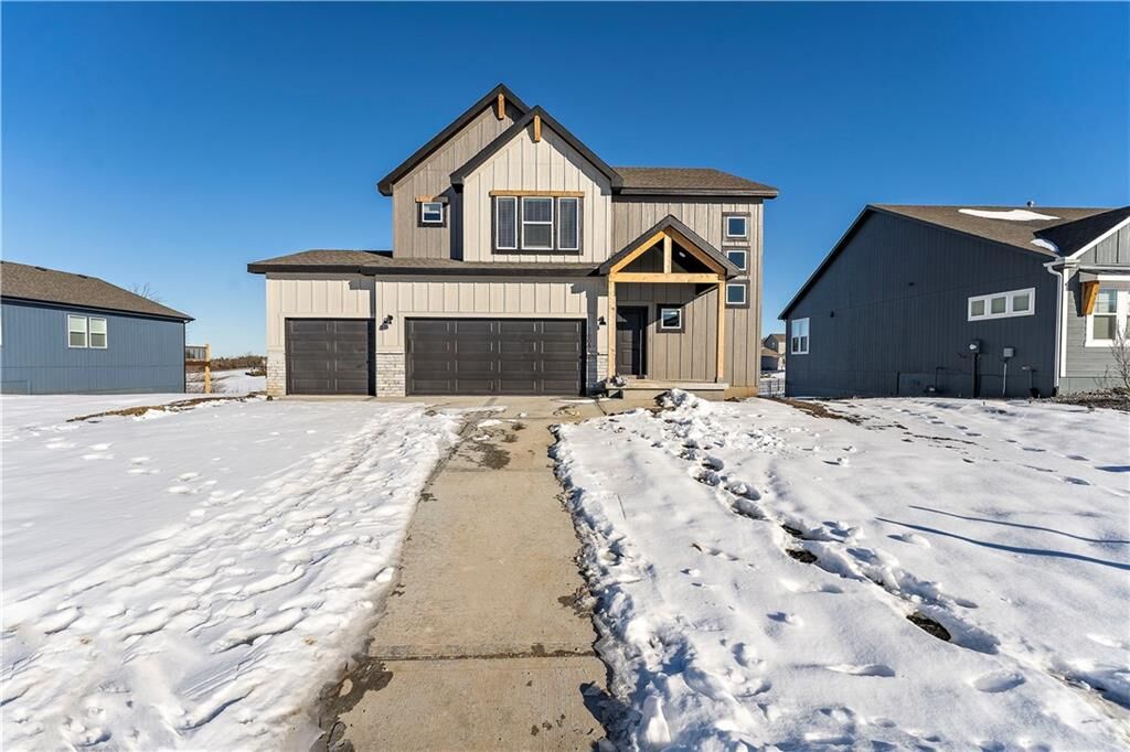 Property Photo: 505 SW Amara Drive MO 64064