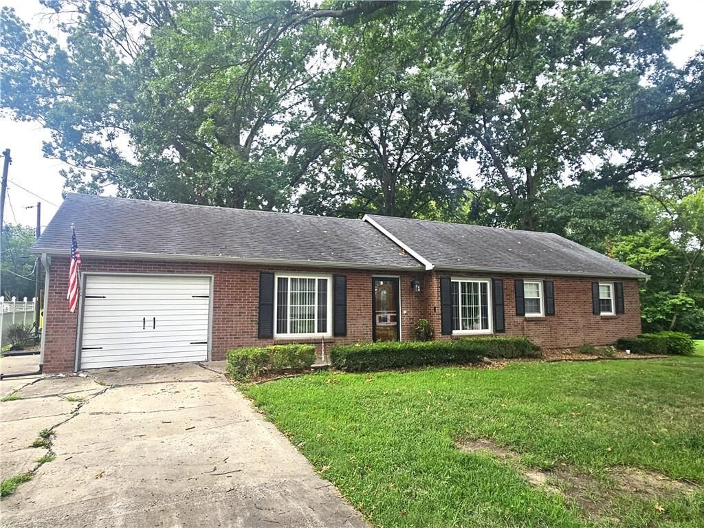 Property Photo:  203 Ridgeway Drive  MO 64085 