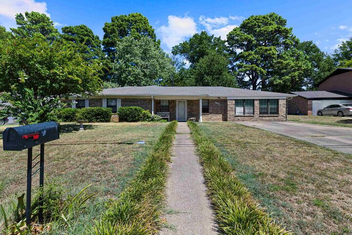 Property Photo: 1922 Lee St TX 75604