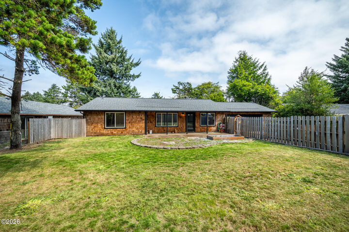 Property Photo: 233 NE 56th Street OR 97365