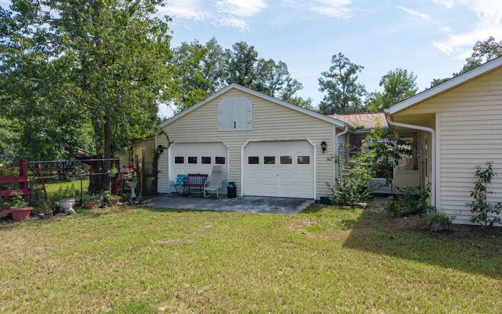 Property Photo:  