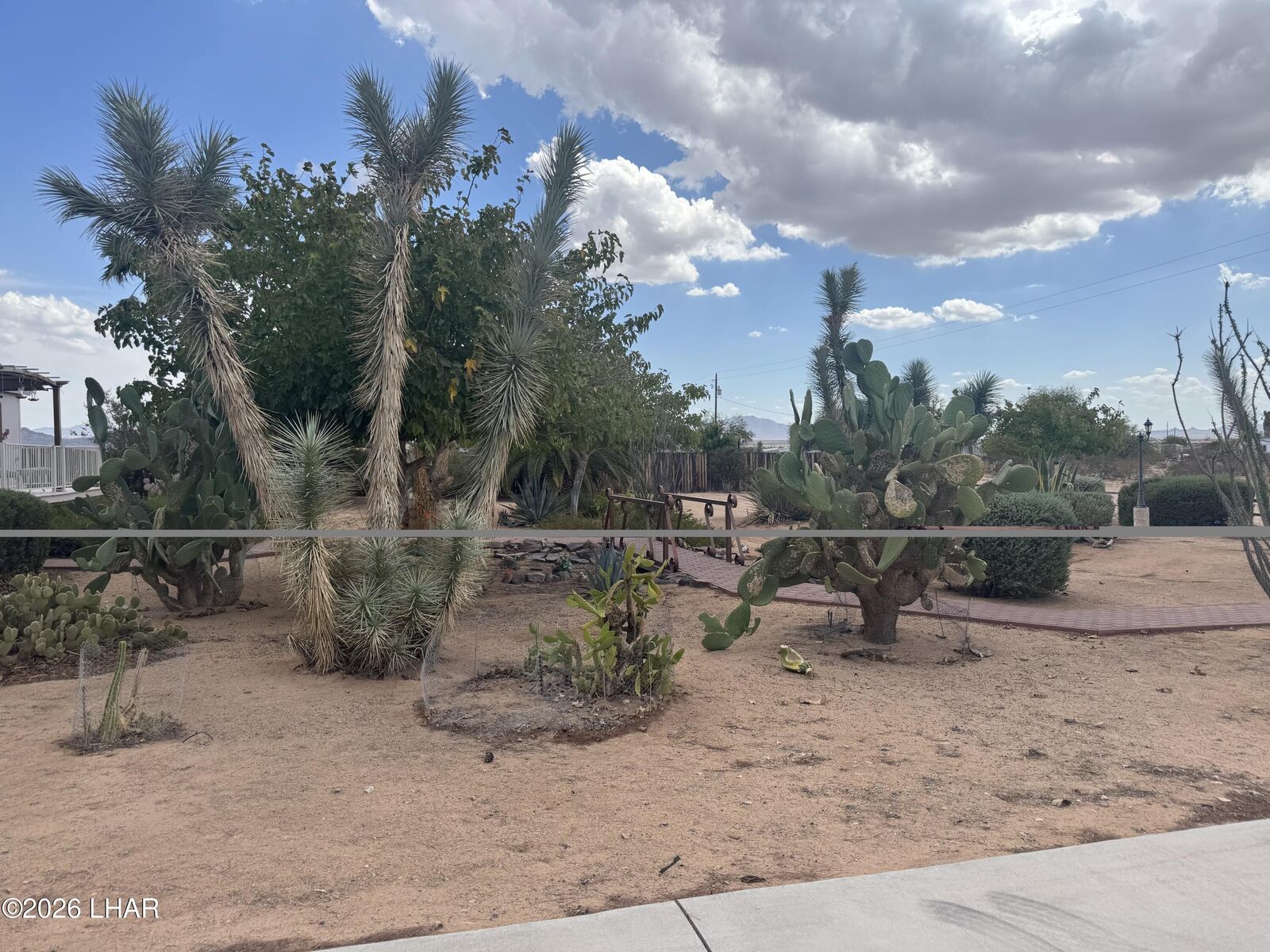 Property Photo: 16330 S Hillery Ave AZ 86438