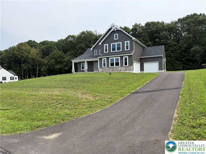 Property Photo:  9 Yorkshire Circle  PA 18051 