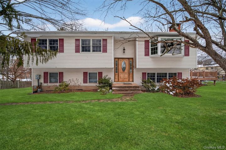 Property Photo:  12 Spruce Court  NY 10954 