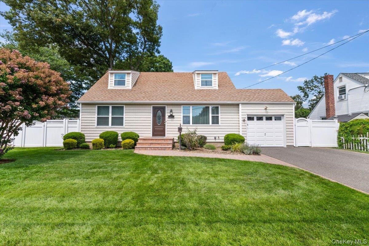 Property Photo:  177 N Queens Avenue  NY 11758 