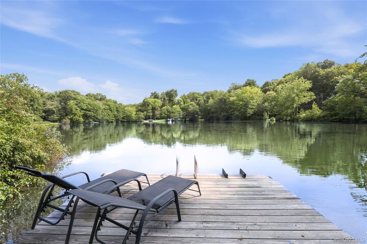 Property Photo:  1 Sherwood Road  NY 10576 