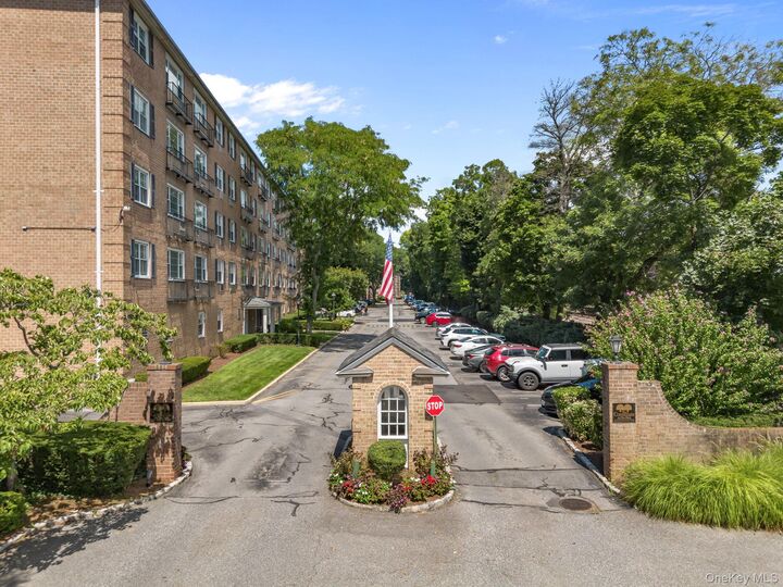 Property Photo: 2 Consulate Drive 3G NY 10707