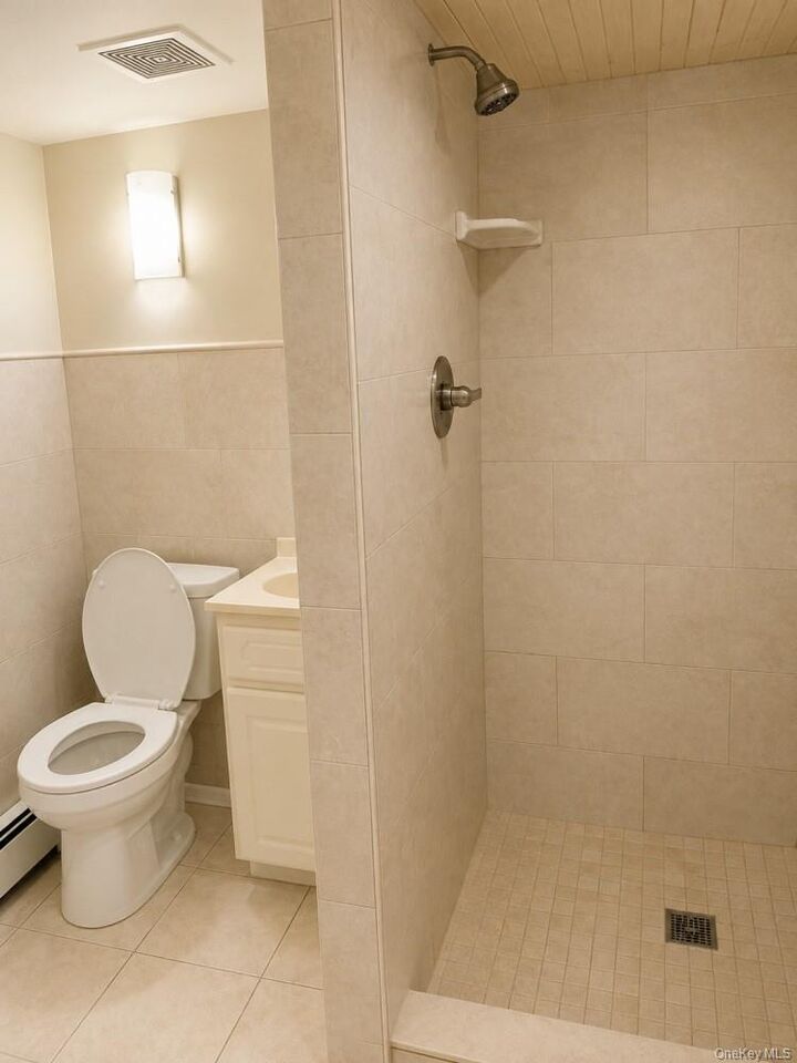 Property Photo: 834 E 229th Street NY 10466