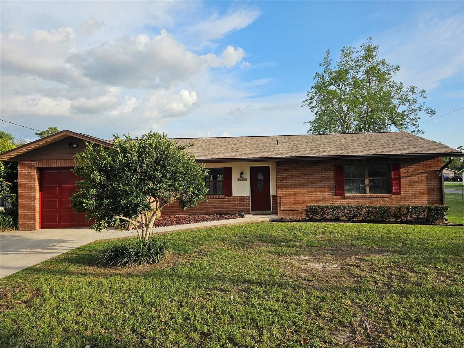 Property Photo: 6862 SE 52 Place FL 34472