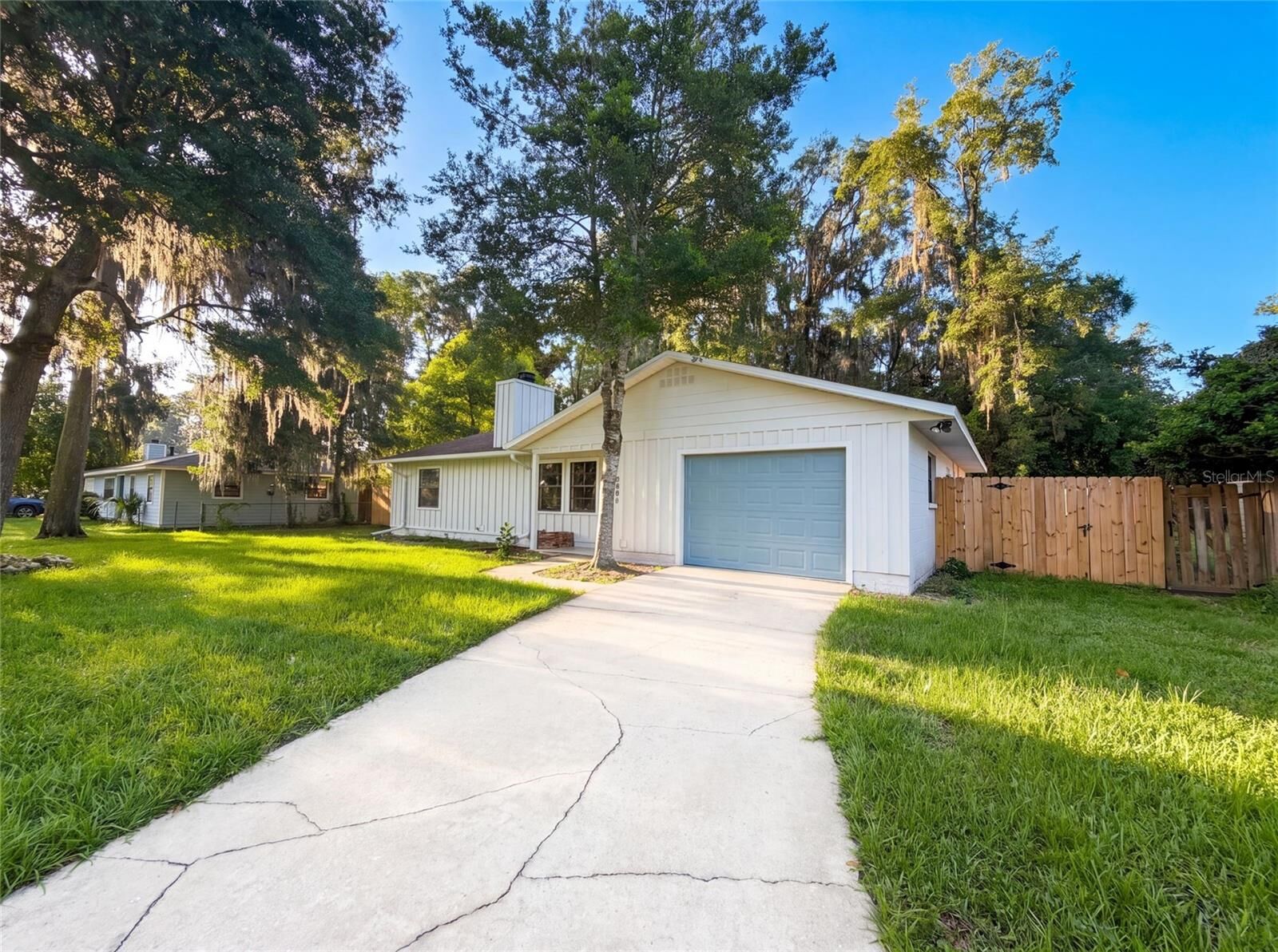 Property Photo: 4621 NW 29th Avenue FL 32606