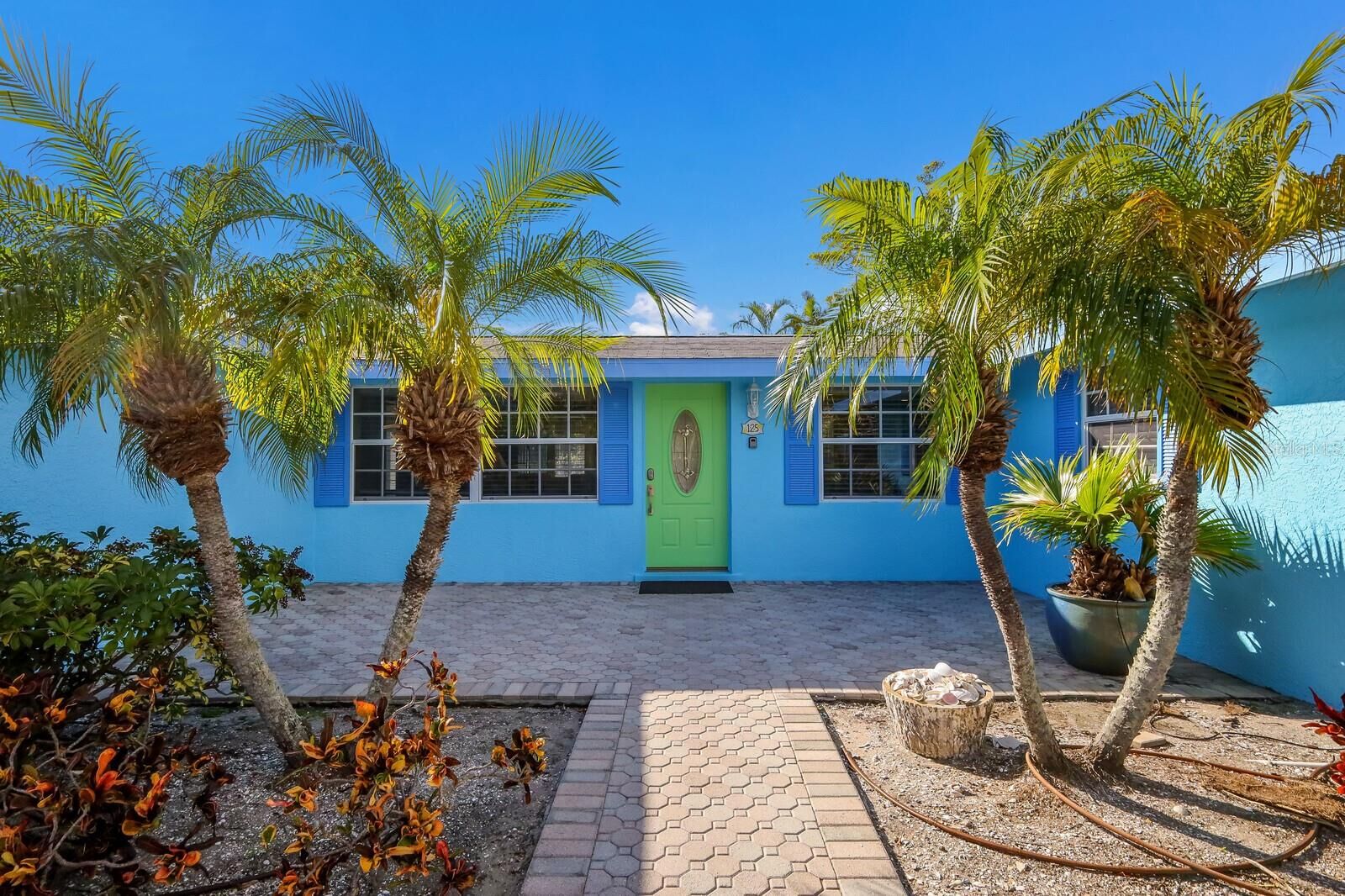 Property Photo:  125 Crescent Drive  FL 34216 