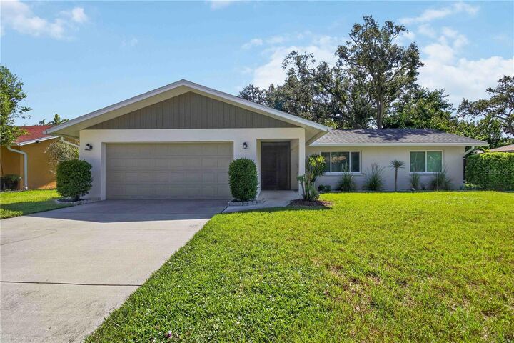 Property Photo: 4825 Huntleigh Drive FL 34233